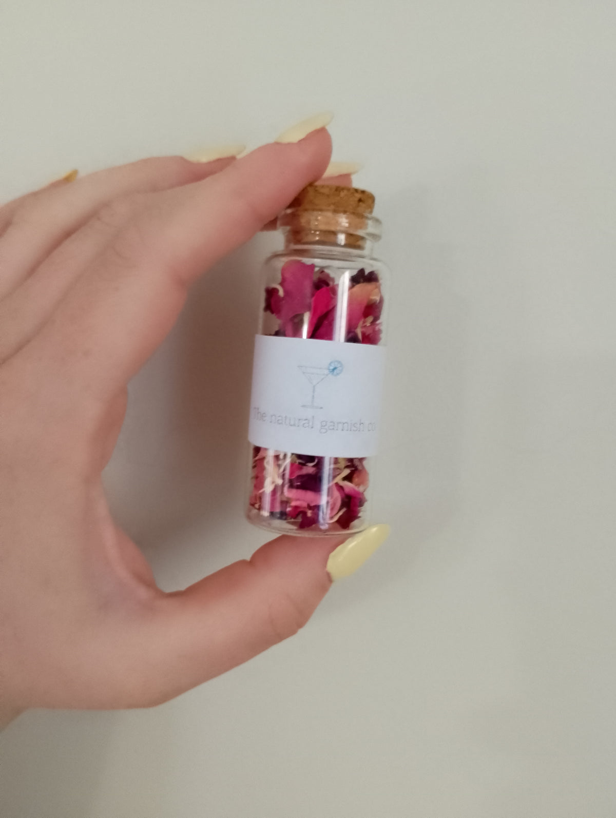 Rose petal vile