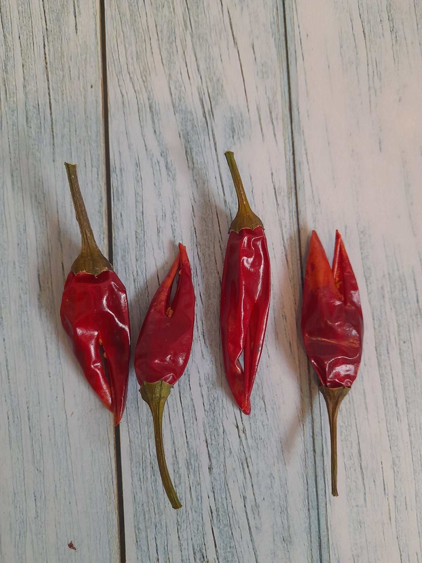 Whole Birds eye chilli